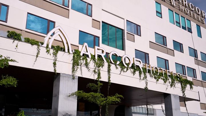 Arcor Hotel building and its entrance canopy on a bright day.
