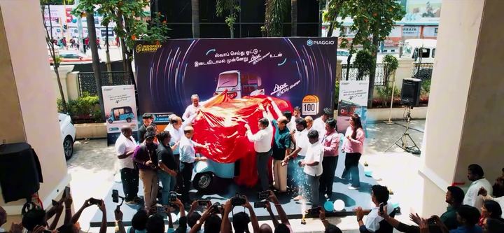 Crowd around the red cover at the unveiling on the forecourt.
