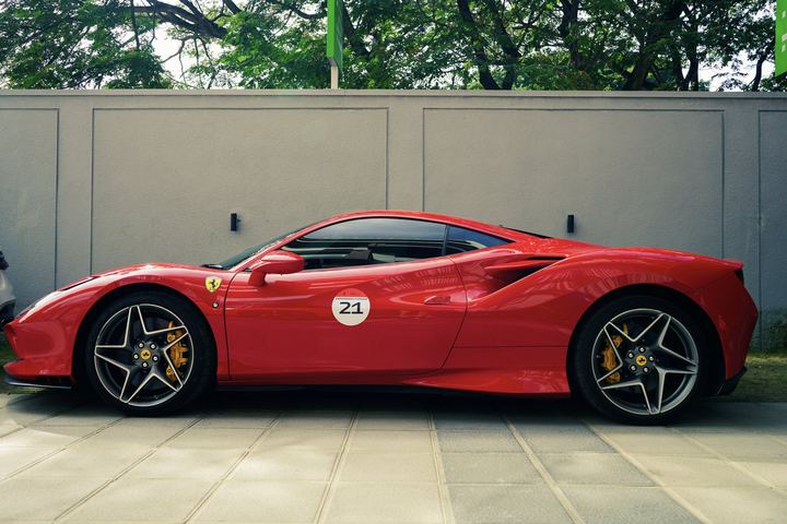 Tight side profile of the red Ferrari number 21.